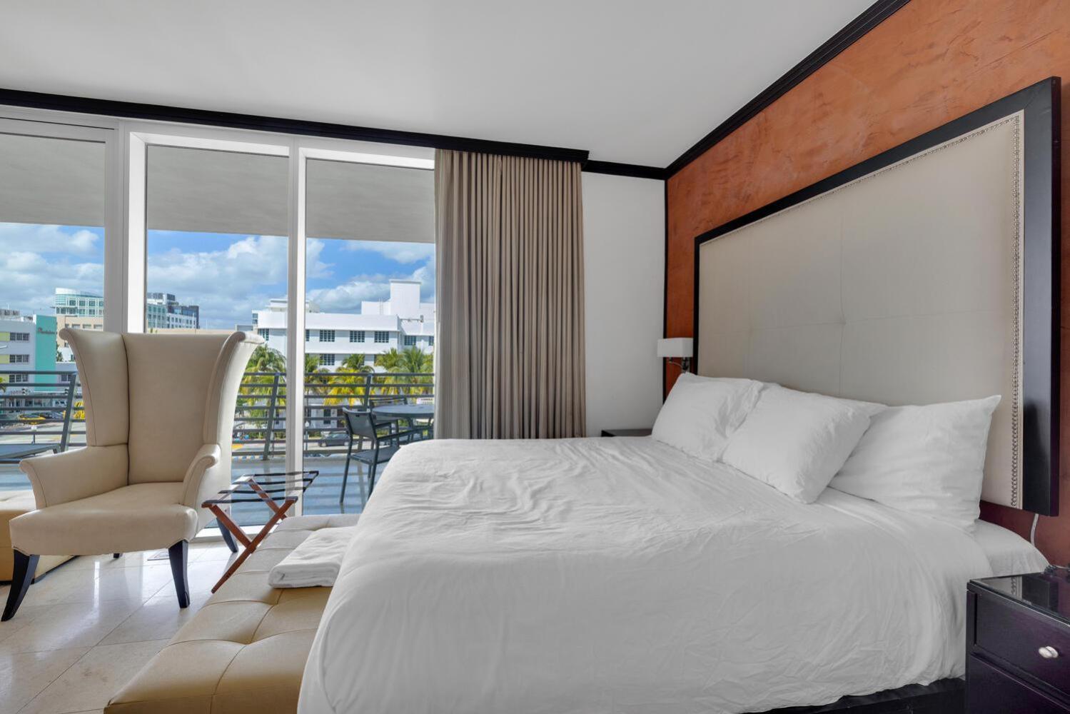 Large On Ocean Drive With Direct Access To The Miami Beach