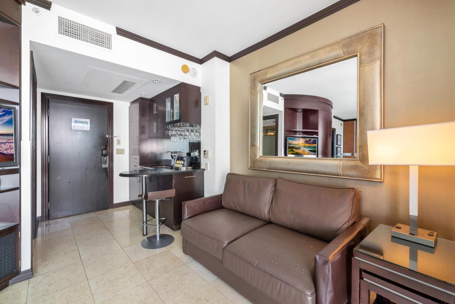 Large On Ocean Drive With Direct Access To The Apartment