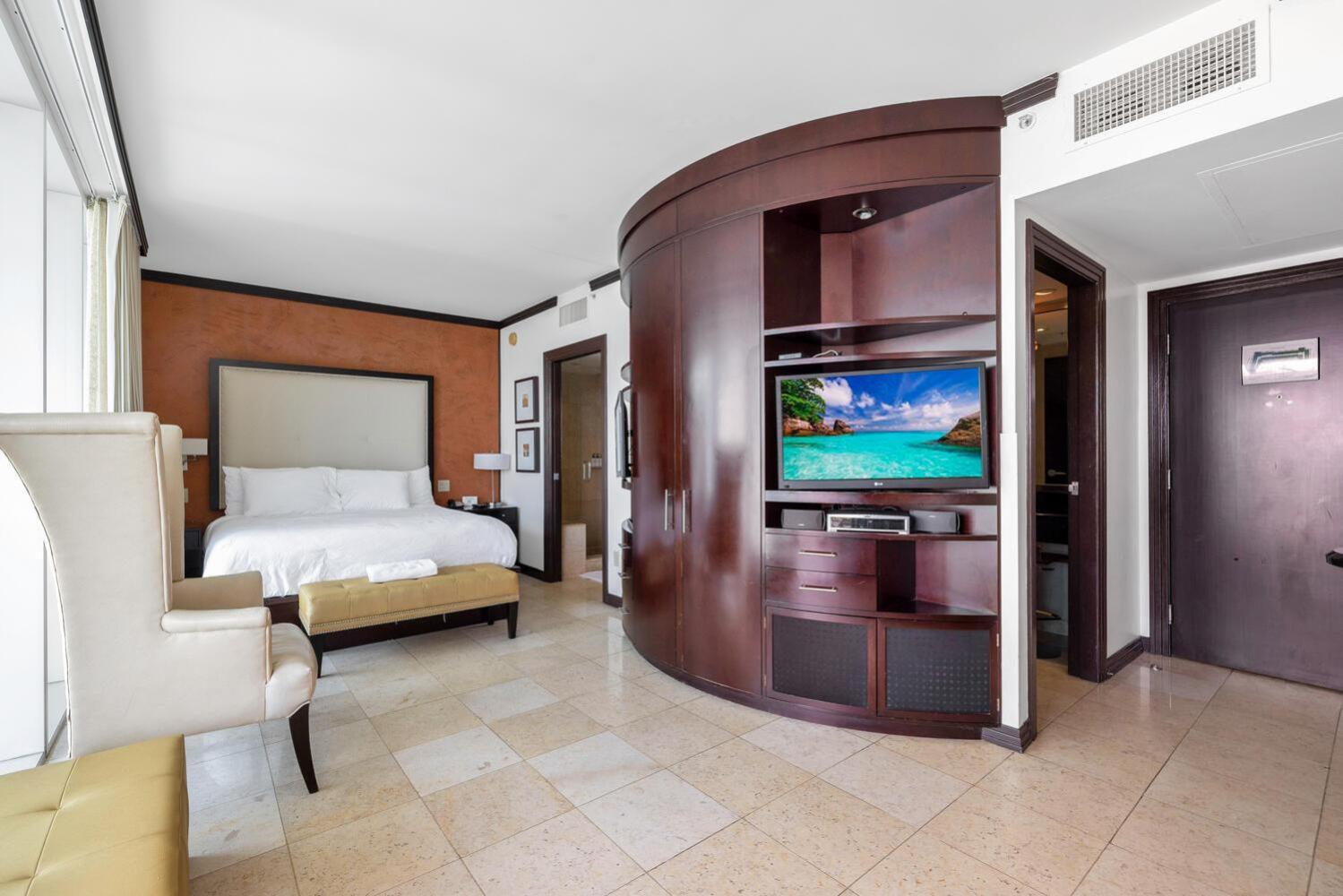 Large On Ocean Drive With Direct Access To The Apartment *