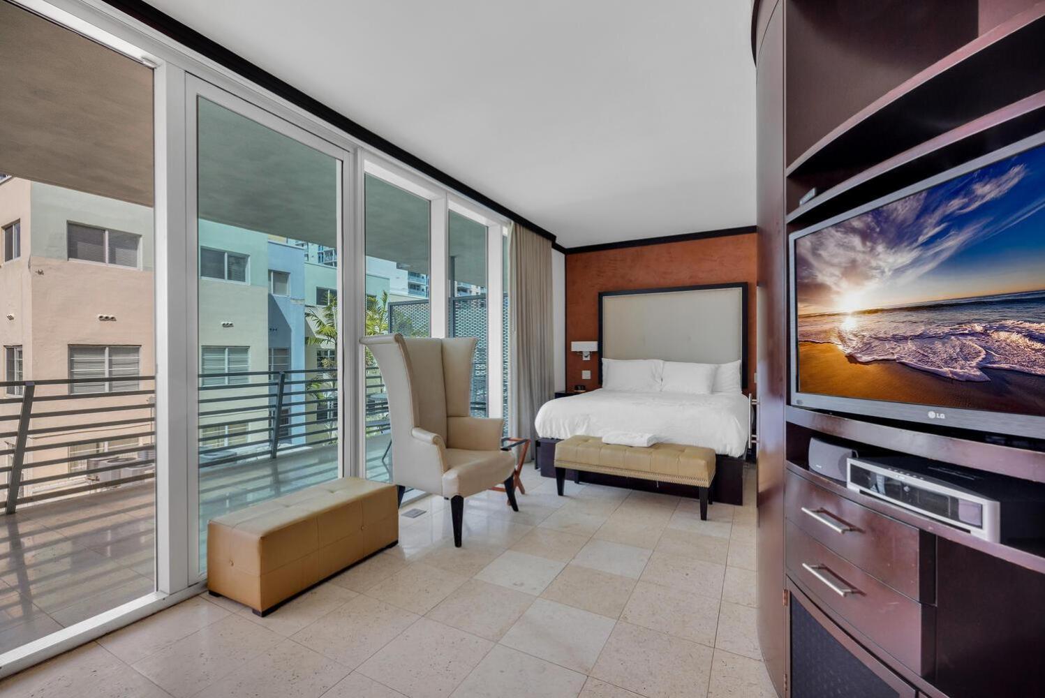 Large On Ocean Drive With Direct Access To The Miami Beach