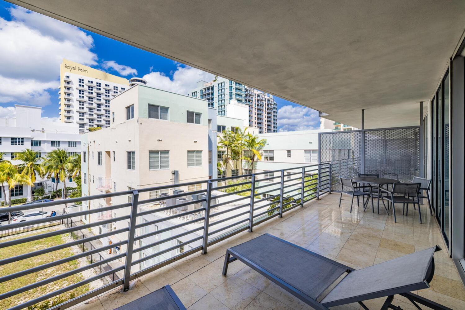 Large On Ocean Drive With Direct Access To The