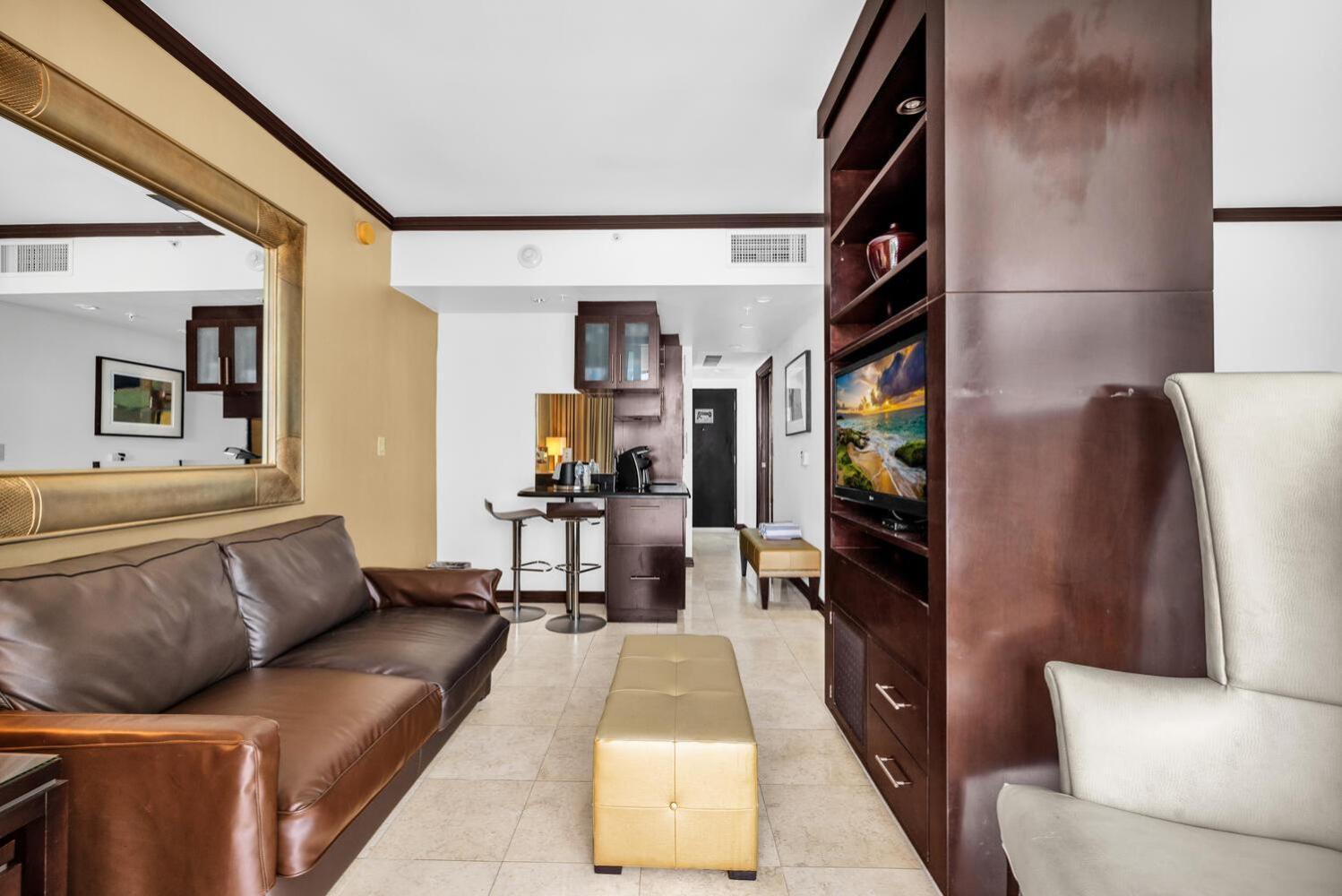 Large On Ocean Drive With Direct Access To The Miami Beach