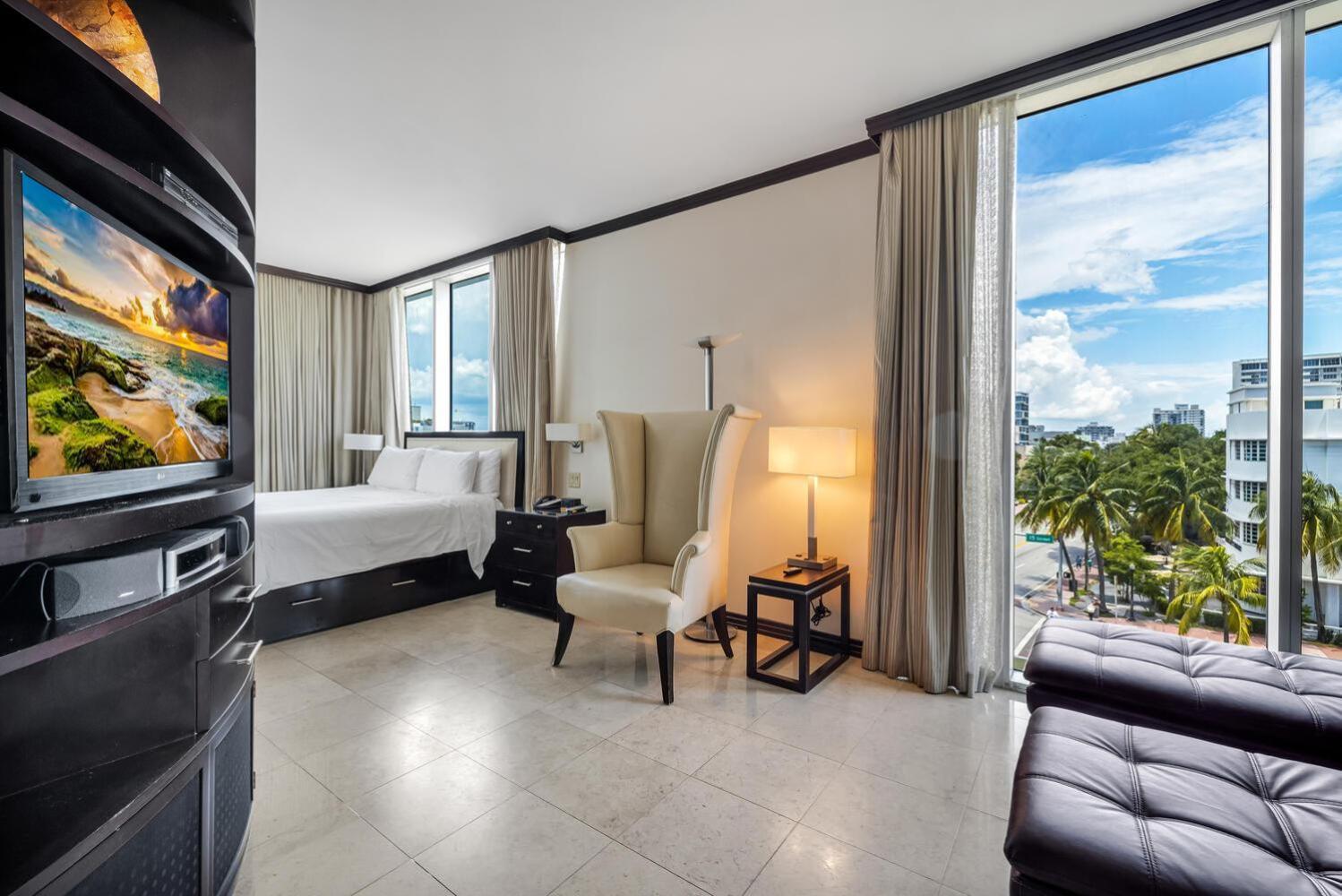 Large On Ocean Drive With Direct Access To The Apartment