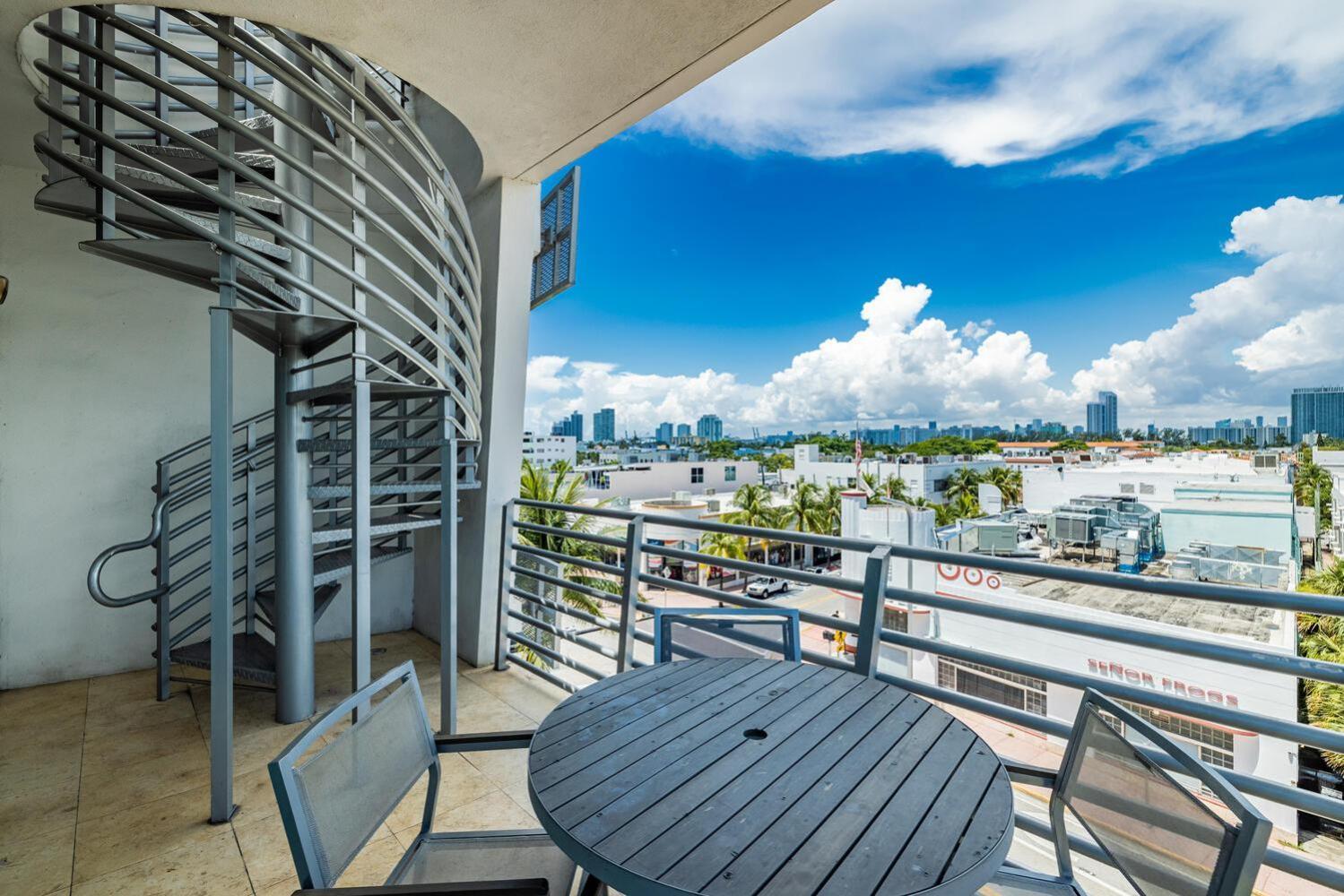 Large On Ocean Drive With Direct Access To The Apartment *