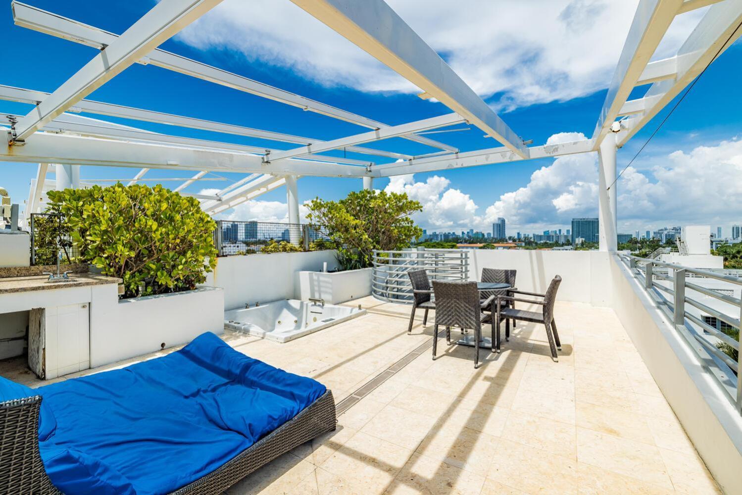 Large On Ocean Drive With Direct Access To The *
