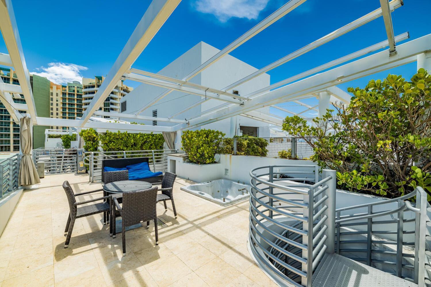 Apartment Large On Ocean Drive With Direct Access To The *