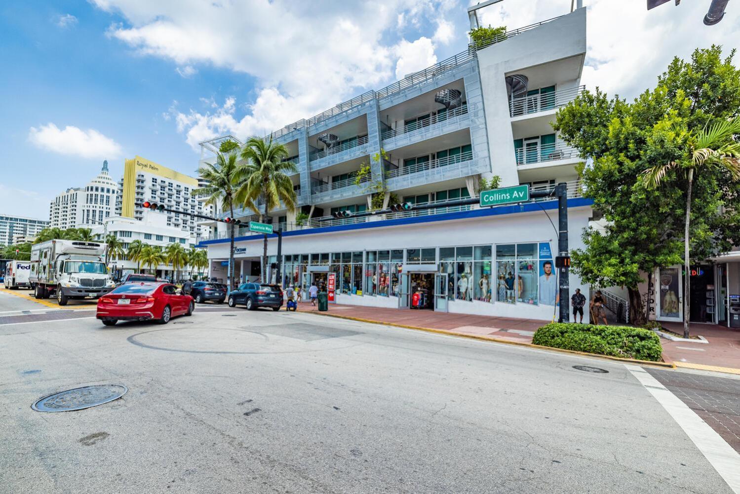 Large On Ocean Drive With Direct Access To The