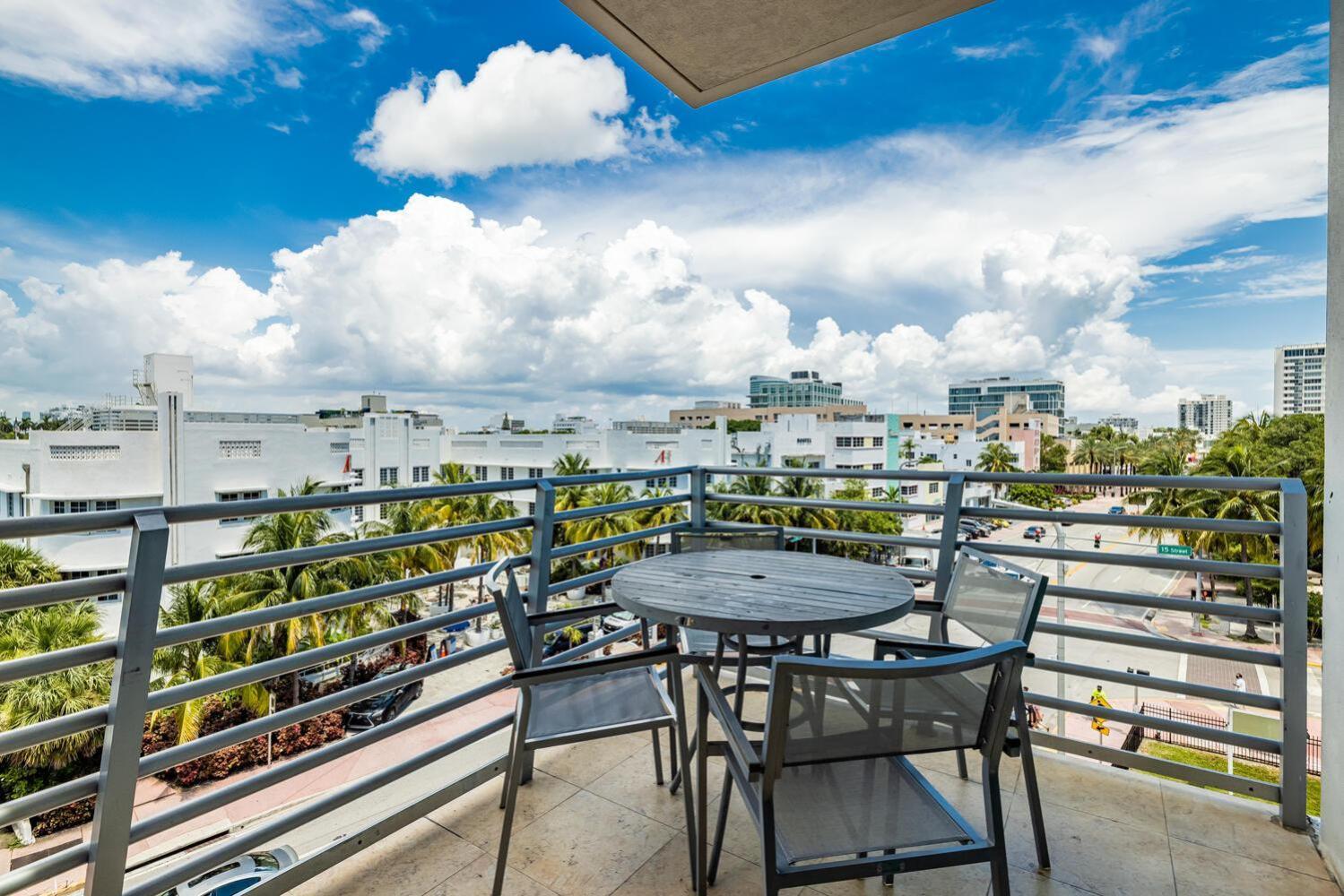 Large On Ocean Drive With Direct Access To The * Miami Beach