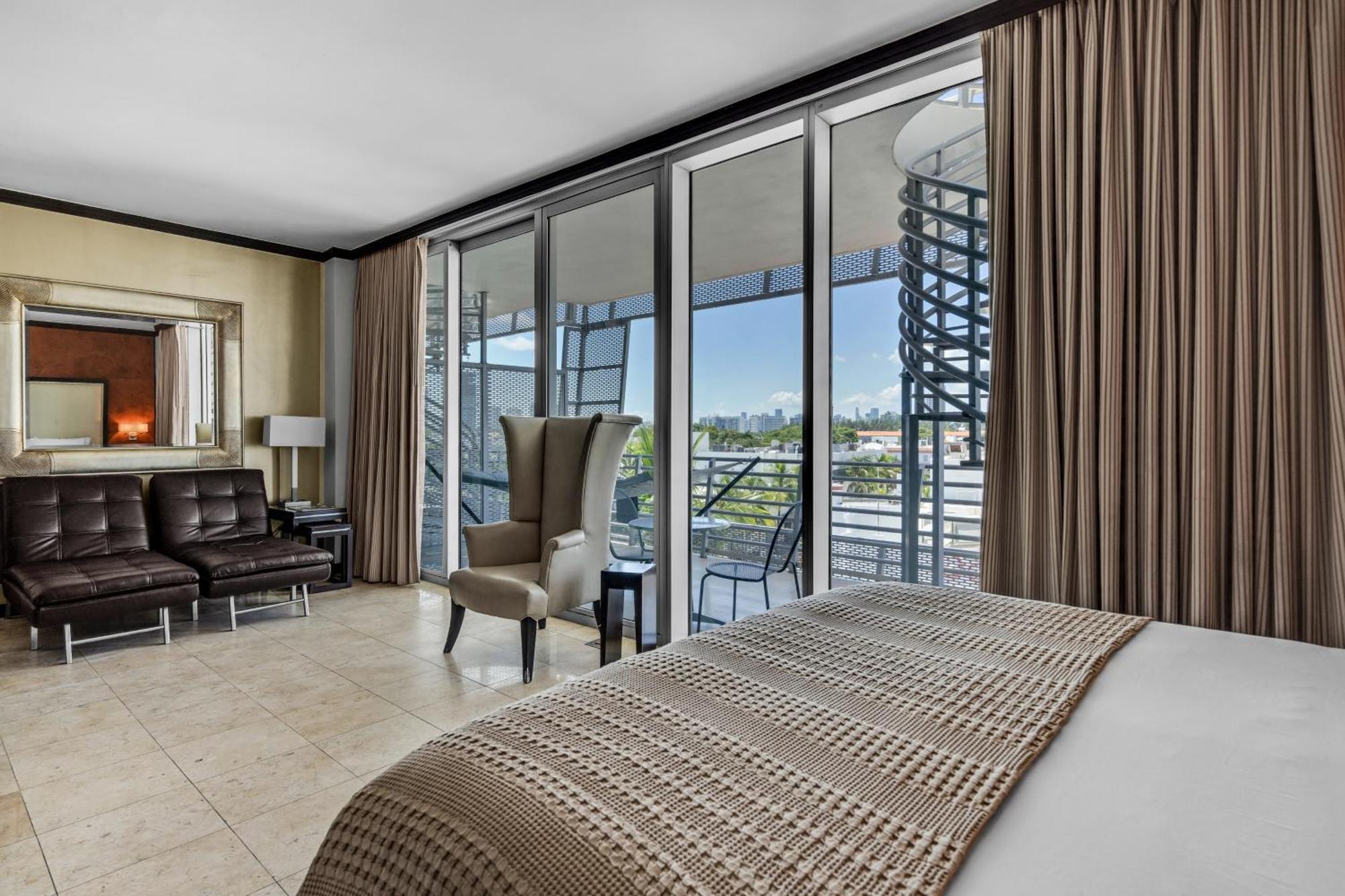 Large On Ocean Drive With Direct Access To The * Miami Beach