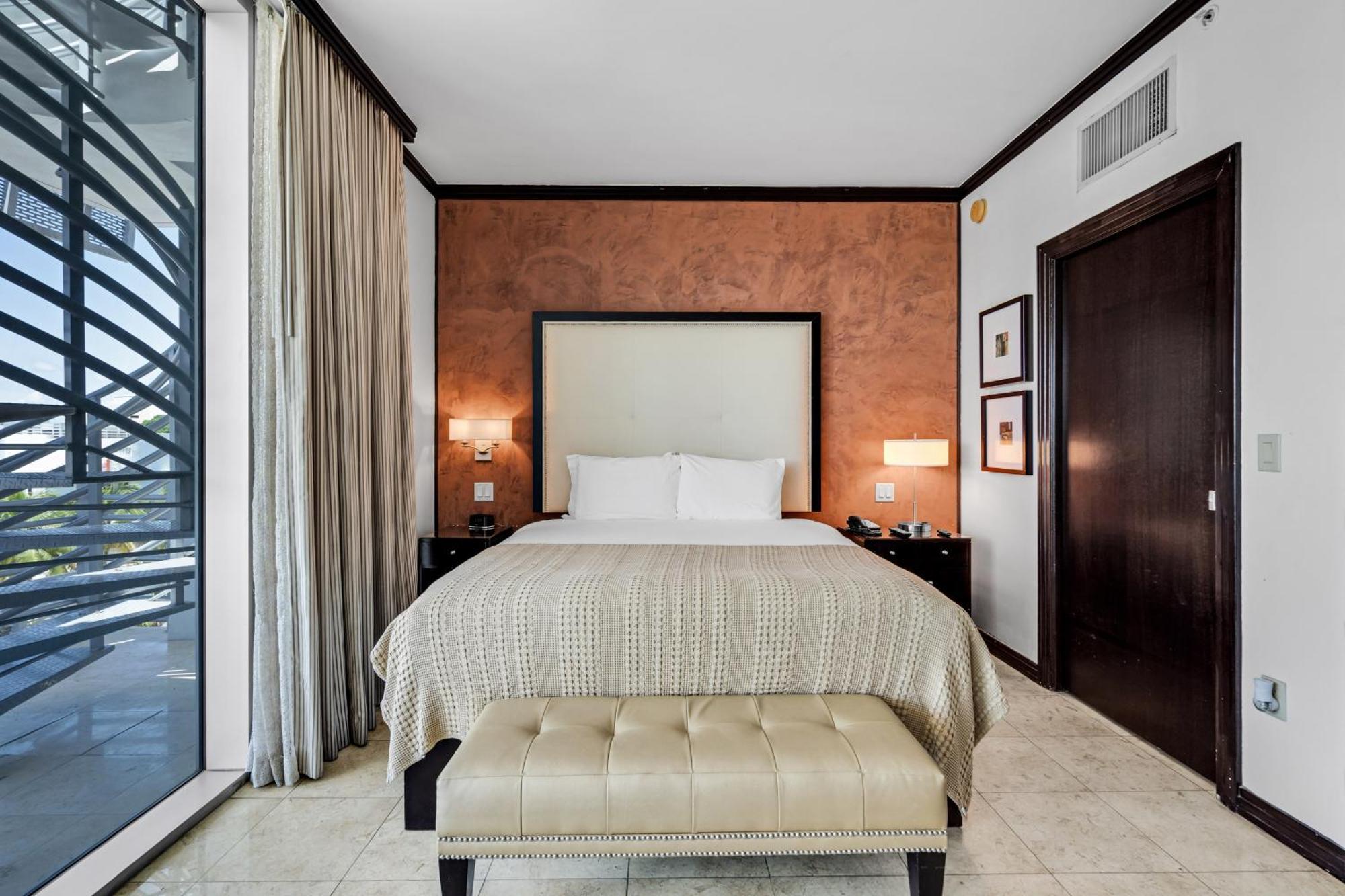 Large On Ocean Drive With Direct Access To The Apartment