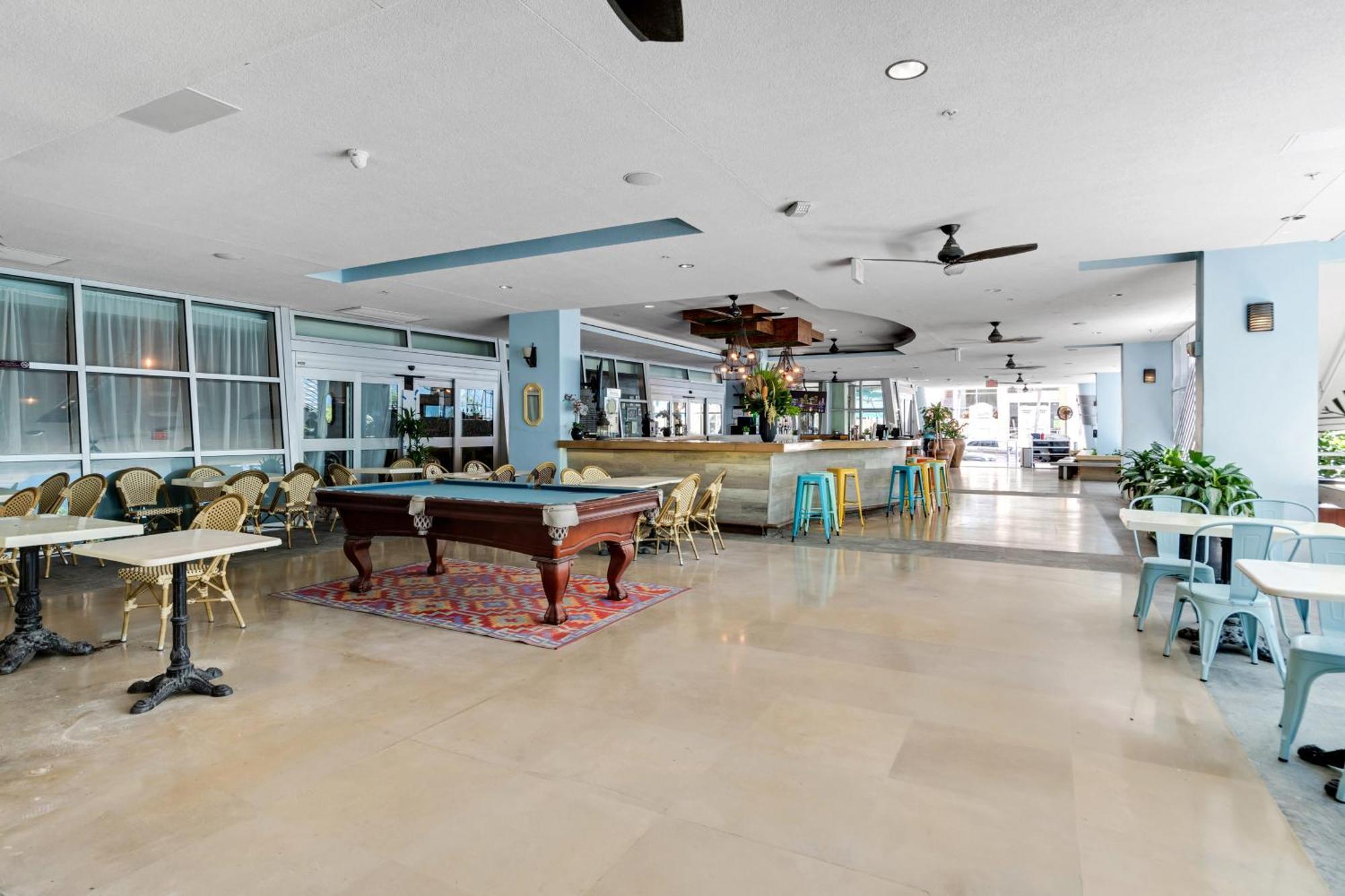 Apartment Large On Ocean Drive With Direct Access To The