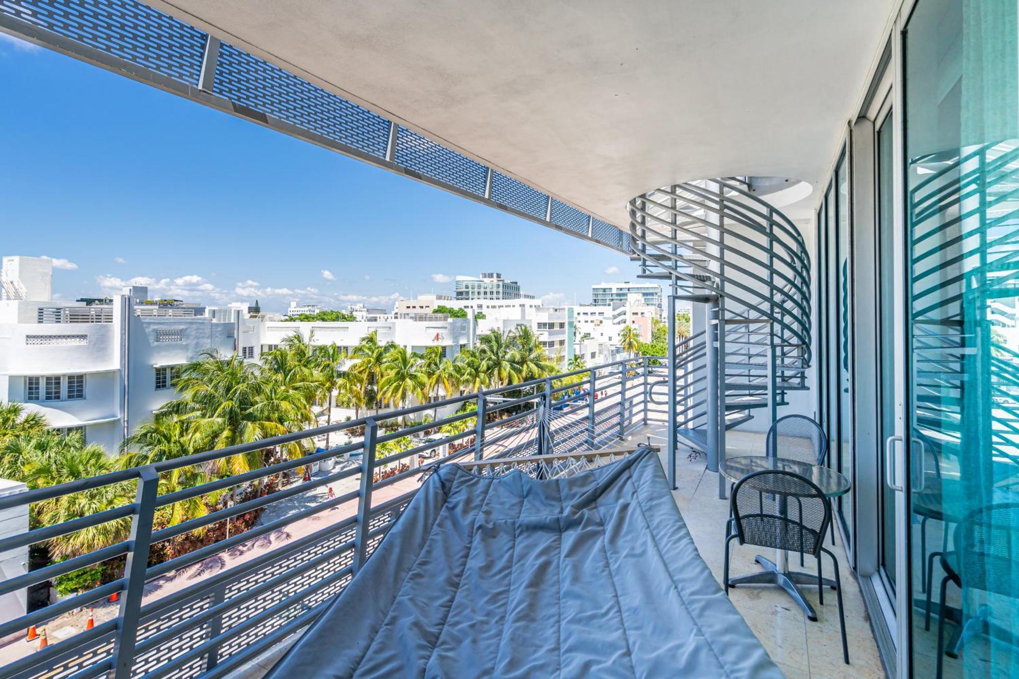 Large On Ocean Drive With Direct Access To The * Miami Beach