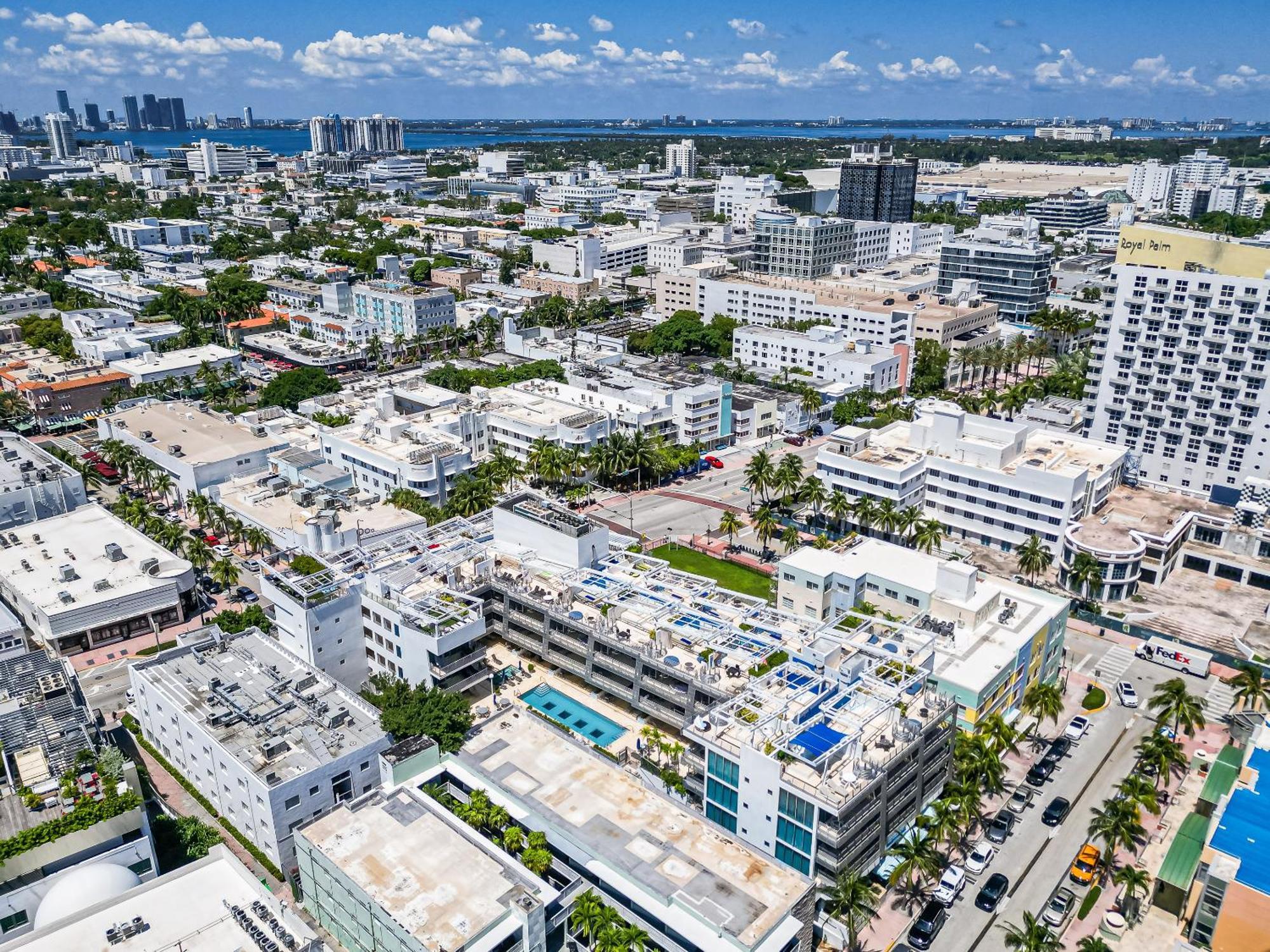 Large On Ocean Drive With Direct Access To The *