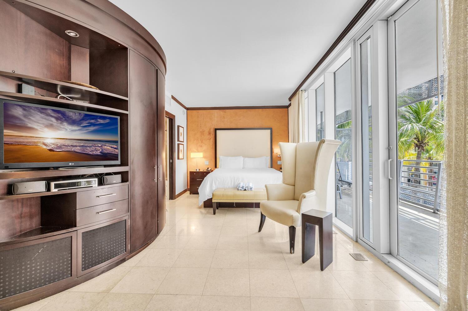 Large On Ocean Drive With Direct Access To The Apartment