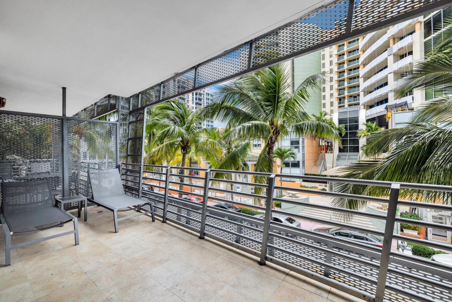 Large On Ocean Drive With Direct Access To The Apartment *