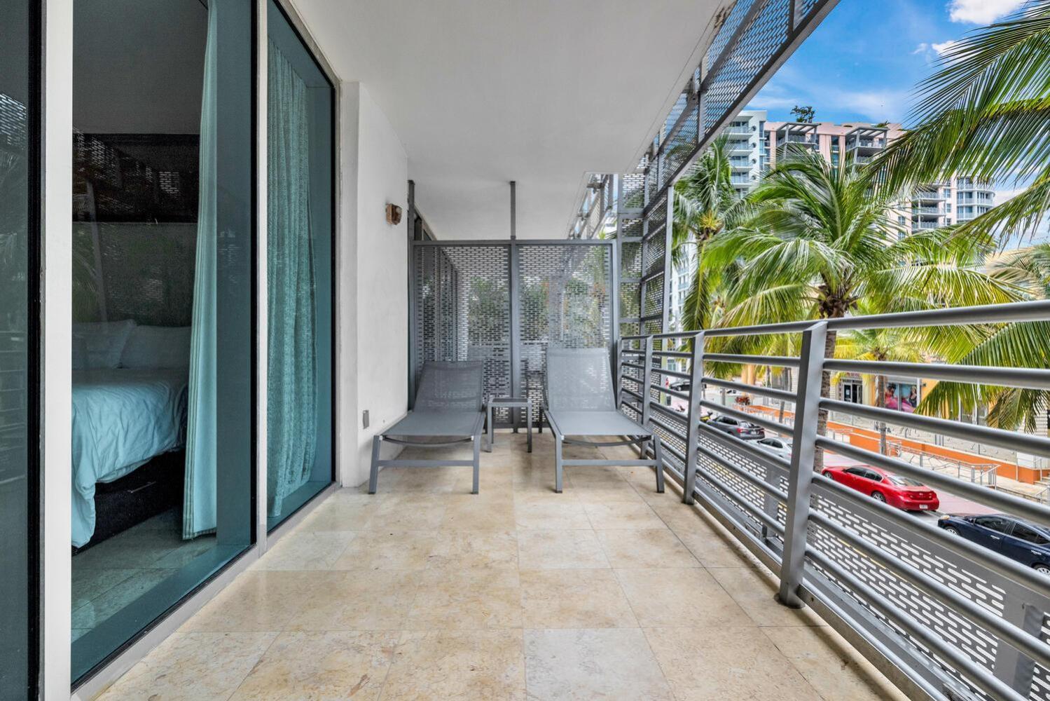 Large On Ocean Drive With Direct Access To The Apartment