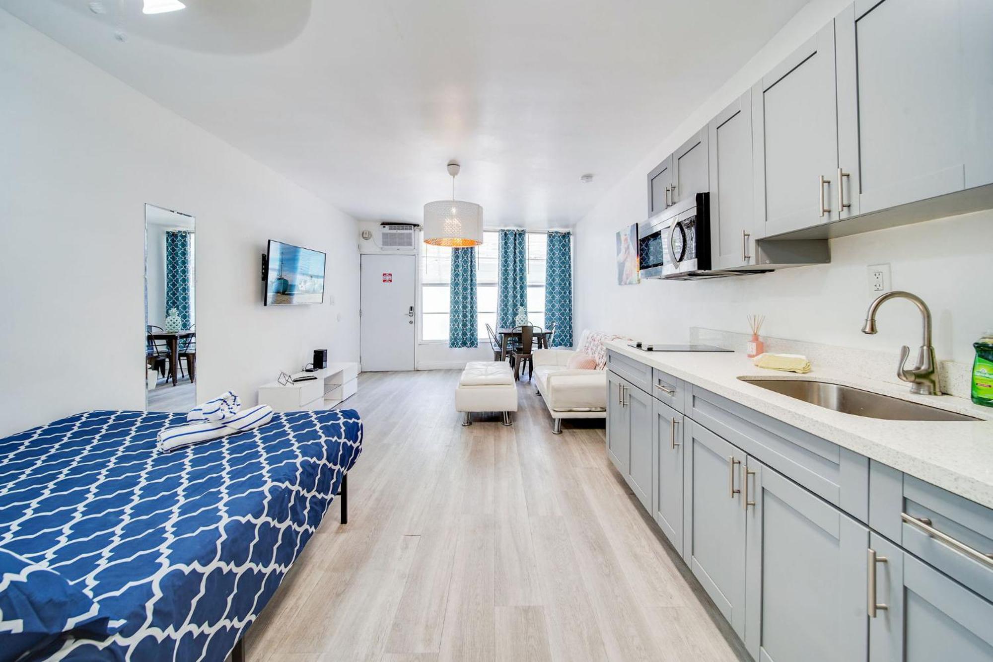 Beachy 1 B/r, W/2 Queen Beds, On Ocean Drive Apartment Miami Beach