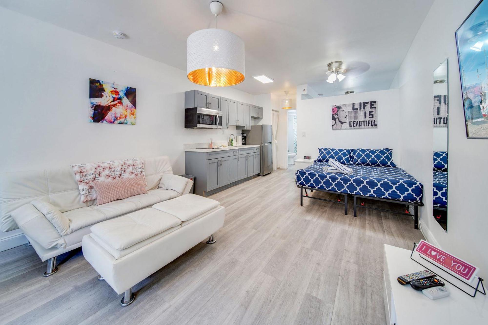 Beachy 1 B/r, W/2 Queen Beds, On Ocean Drive *