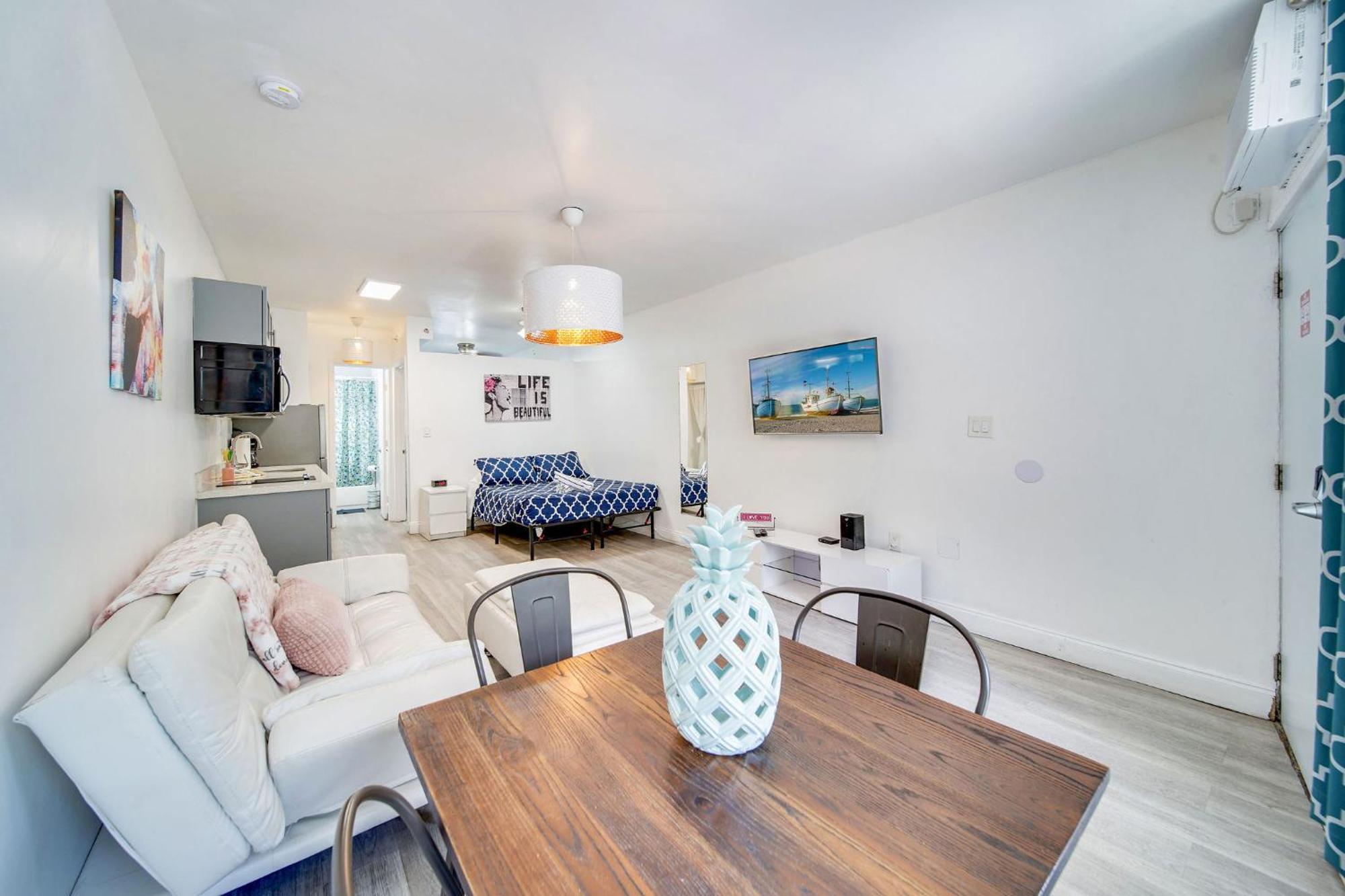 Beachy 1 B/r, W/2 Queen Beds, On Ocean Drive Apartment Miami Beach