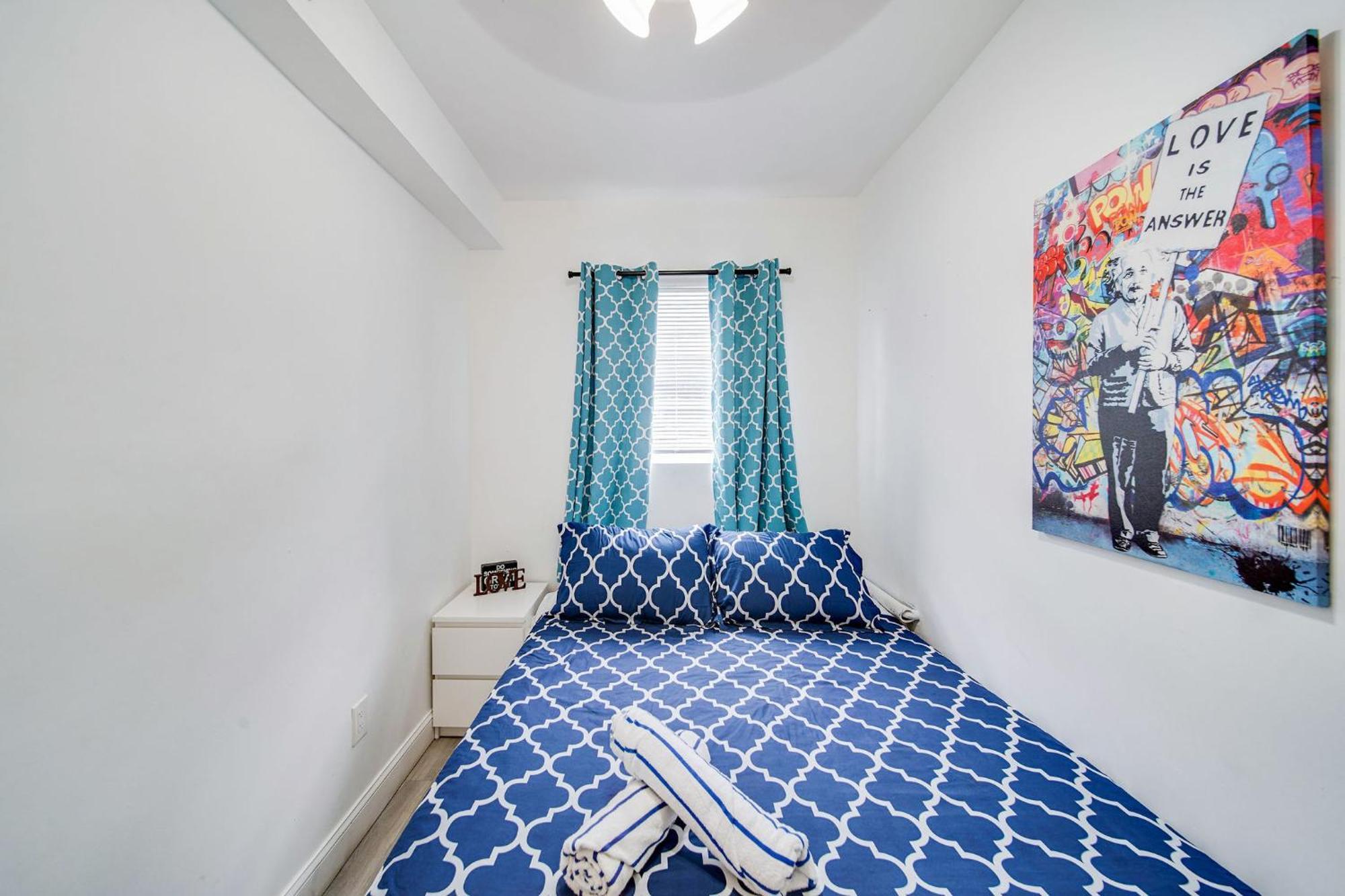 Beachy 1 B/r, W/2 Queen Beds, On Ocean Drive Miami Beach