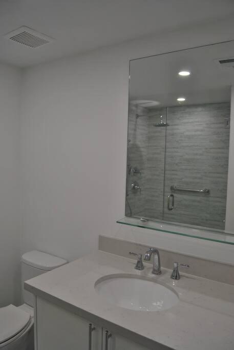 Luxury Beachfront 3 Bedroom Miami Condo, Holiday home *