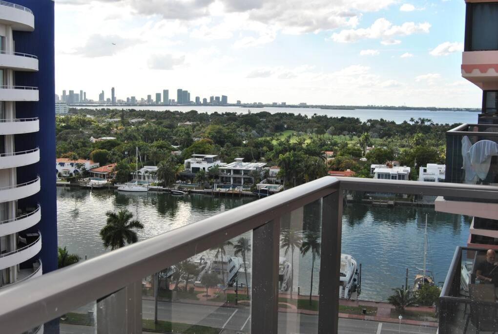 Luxury Beachfront 3 Bedroom Miami Condo, Holiday home Miami Beach