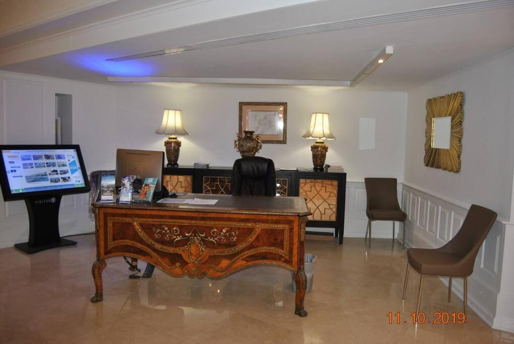 Luxury Beachfront 3 Bedroom Miami Condo, *