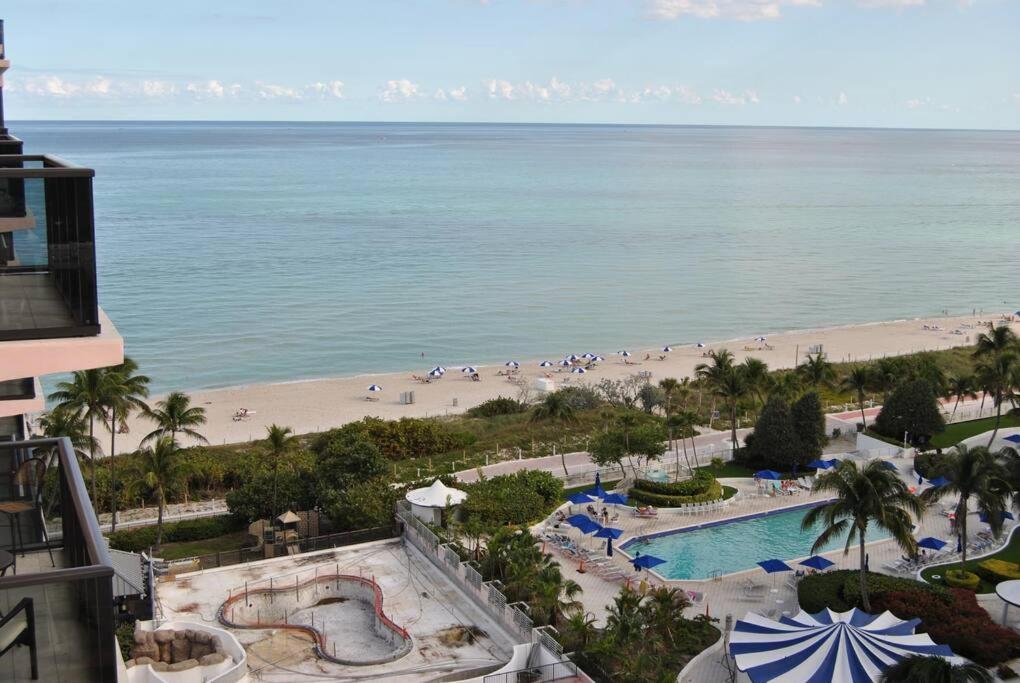 Luxury Beachfront 3 Bedroom Miami Condo, Holiday home *