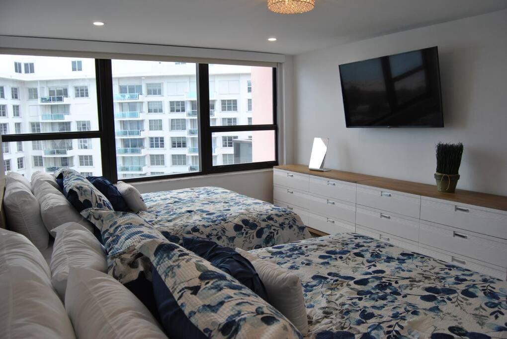 Luxury Beachfront 3 Bedroom Miami Condo, Holiday home Miami Beach