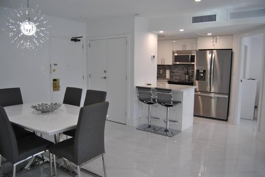 Luxury Beachfront 3 Bedroom Miami Condo, *