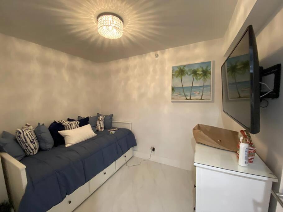 Luxury Beachfront 3 Bedroom Miami Condo, Miami Beach