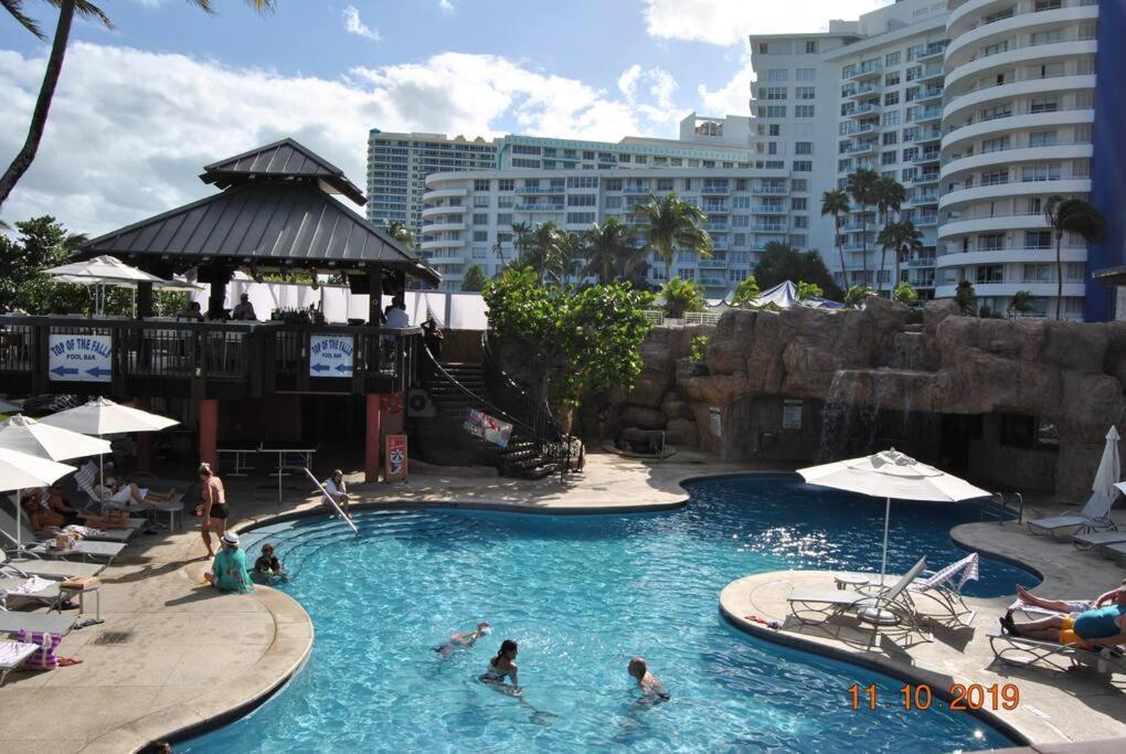 Luxury Beachfront 3 Bedroom Miami Condo, Holiday home