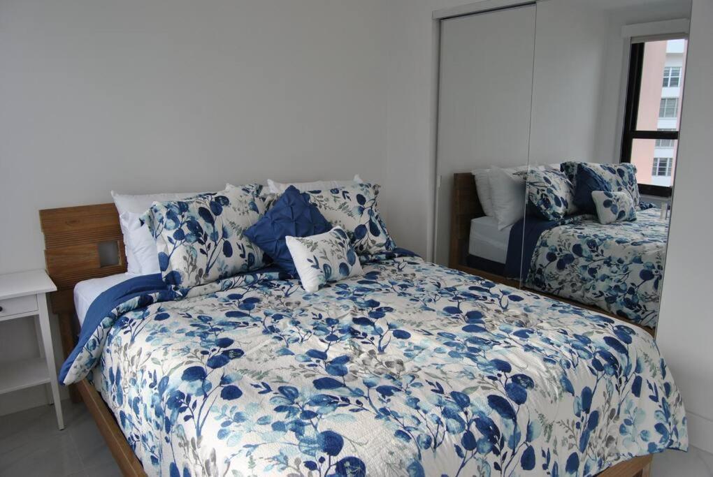 Luxury Beachfront 3 Bedroom Miami Condo,