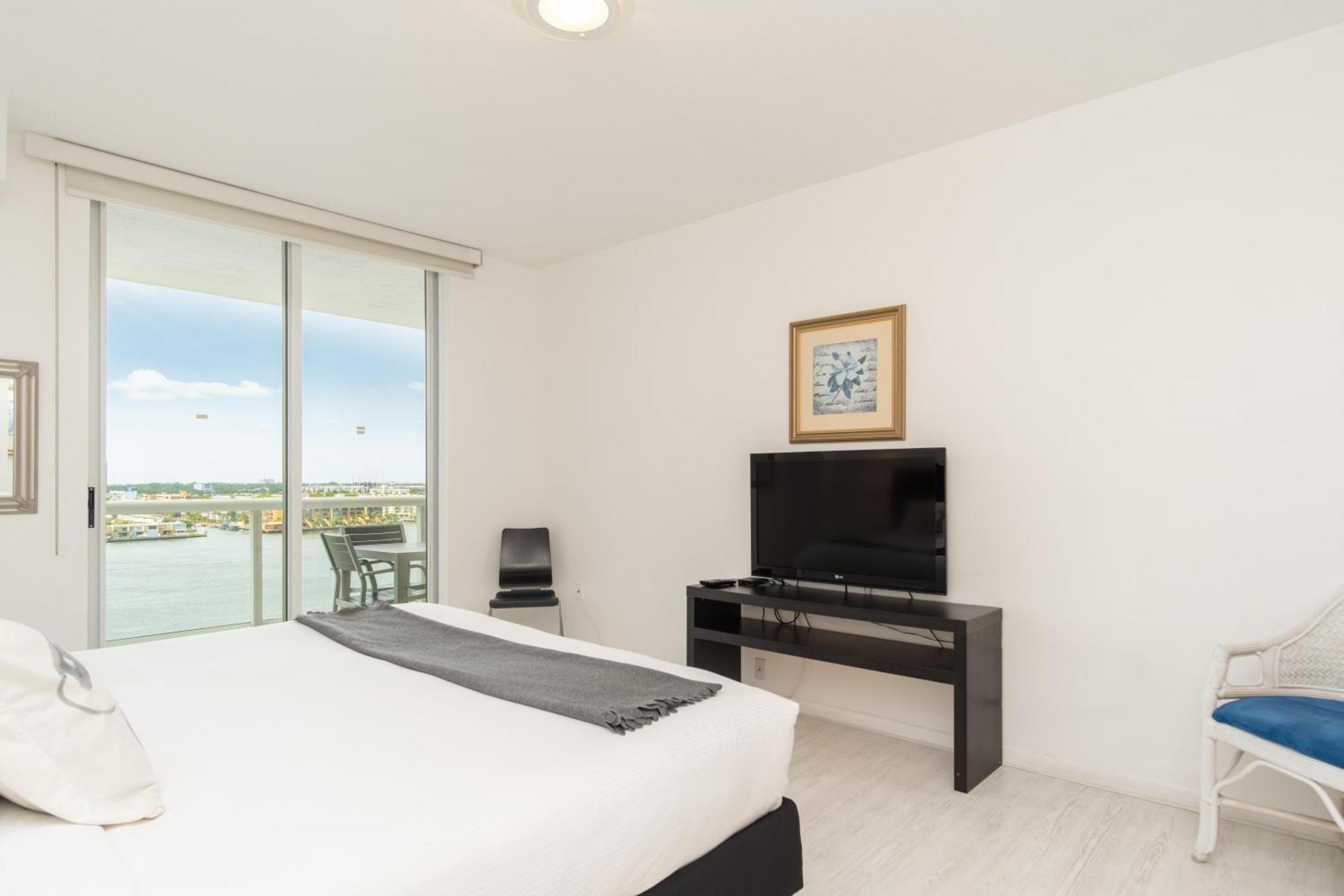 Golden Bay 103 *