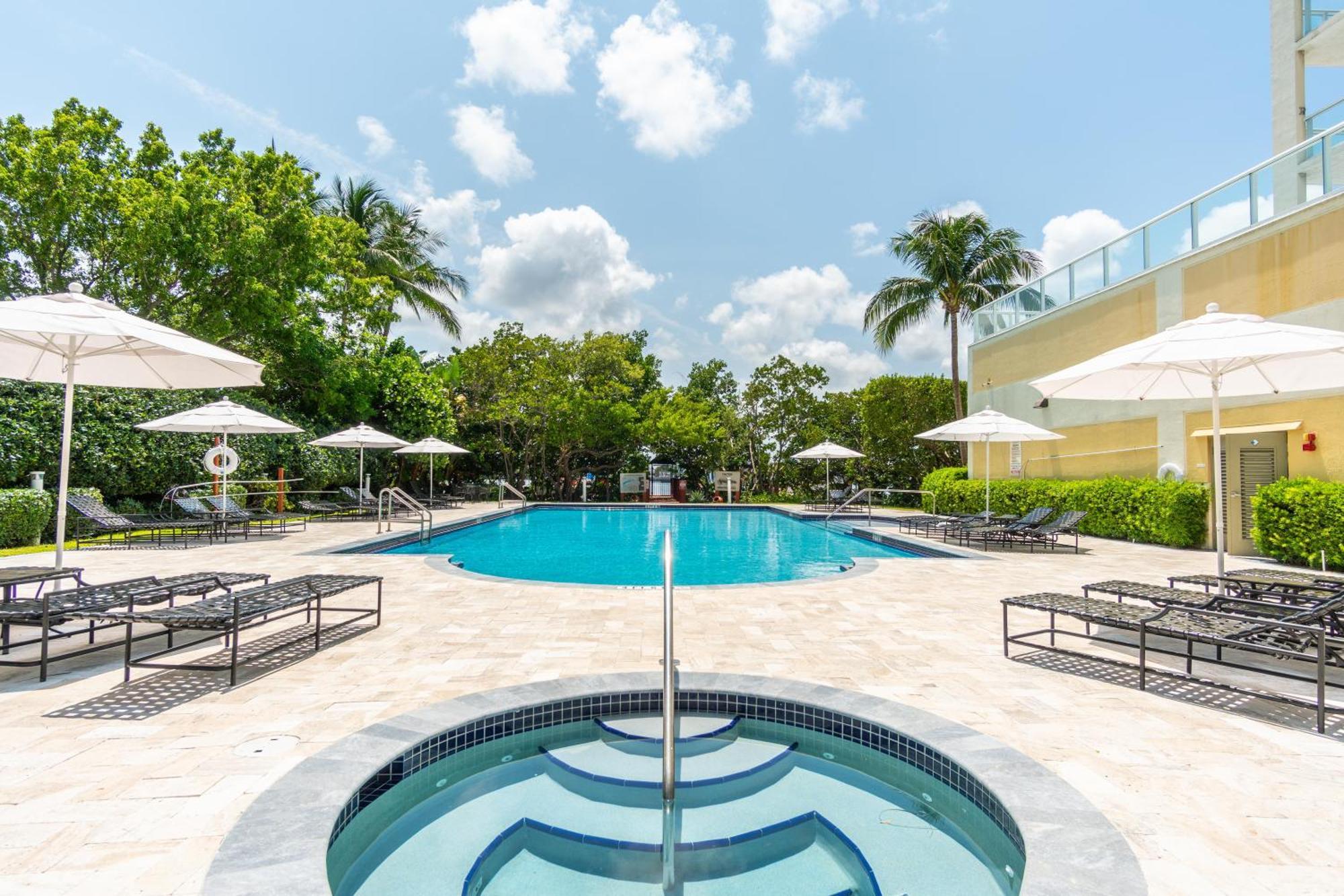 Golden Bay 103 Miami Beach