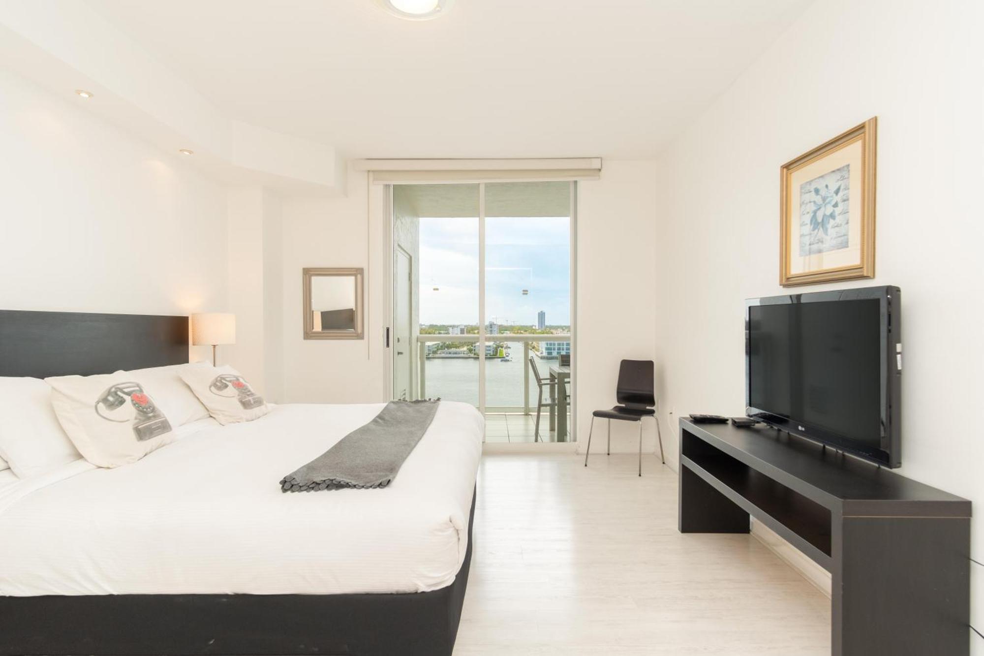 Golden Bay 103 Apartment