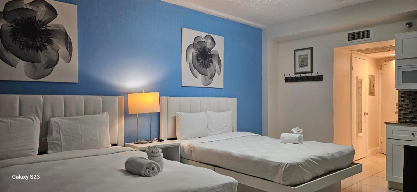Miami Beachfront With Pool Wifi & Cheap Parking Apartment