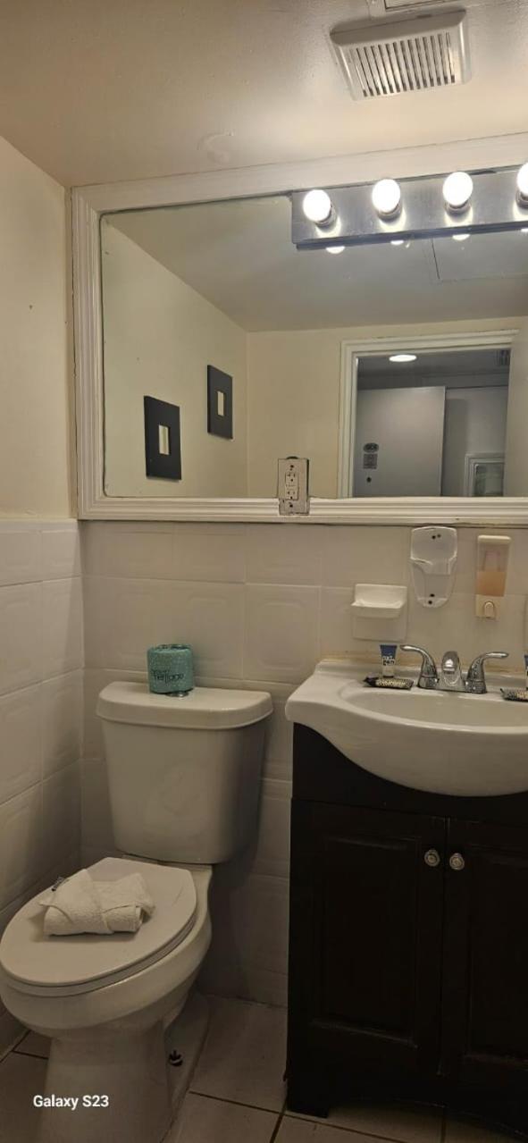 Miami Beachfront With Pool Wifi & Cheap Parking Apartment *