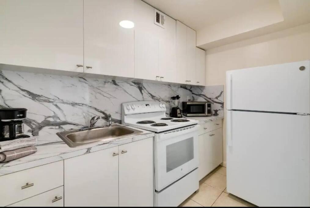 1505- Downtown Miami Bay View Retreat With 1br & 1ba Apartment