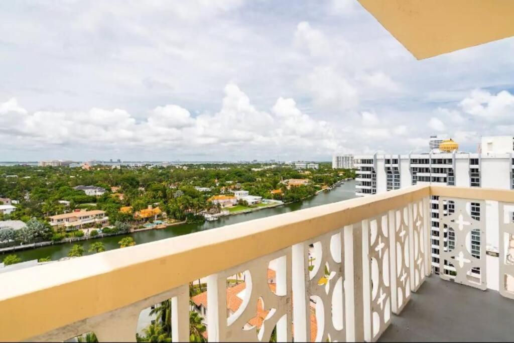 1505- Downtown Miami Bay View Retreat With 1br & 1ba Apartment