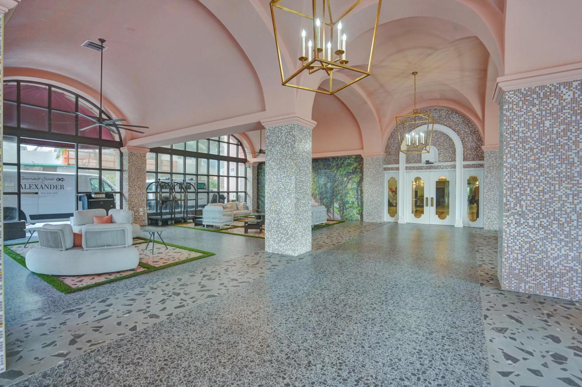 Adorable 2 Bedroom Service 1110 * Miami Beach