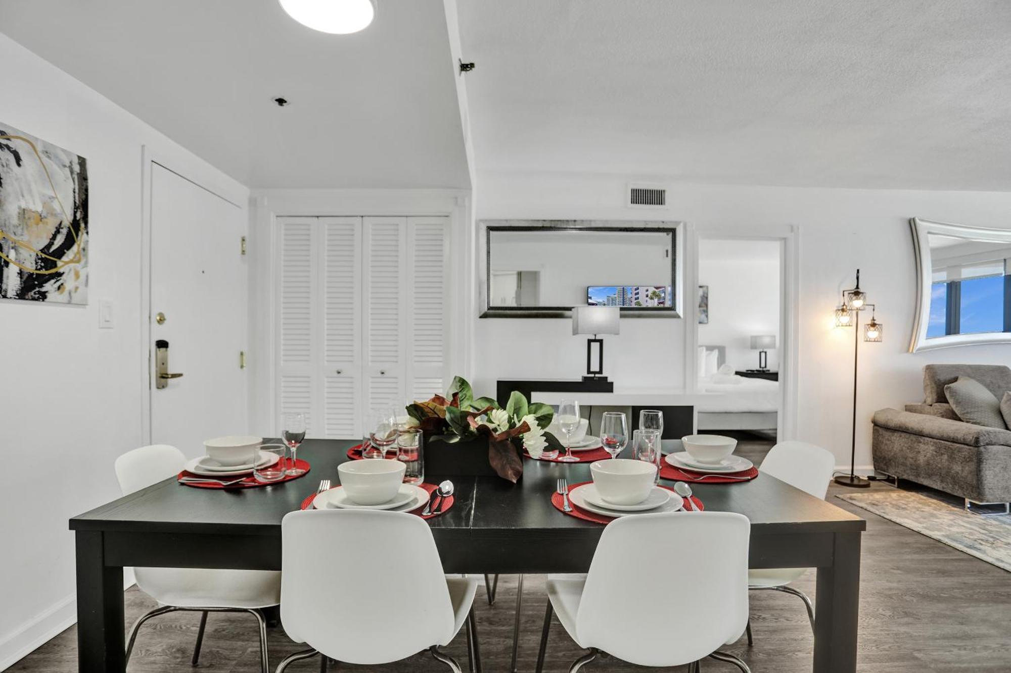 Apartment Adorable 2 Bedroom Service 1110 *