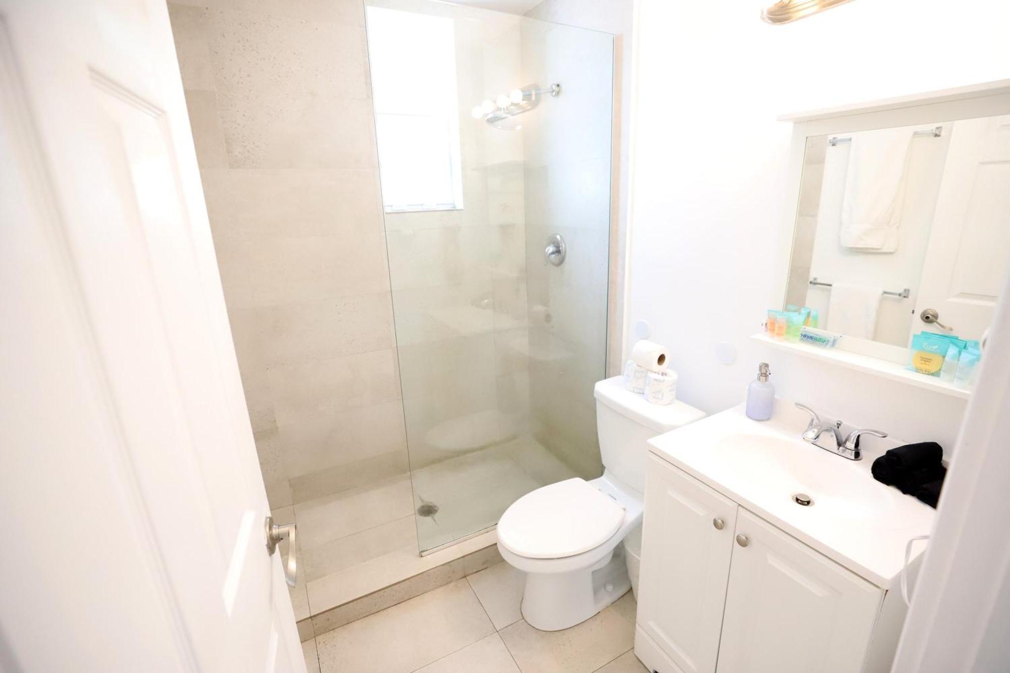 3 Minute Walk To 2 Bedroom Family Friendly With No Pet Fee Miami Beach