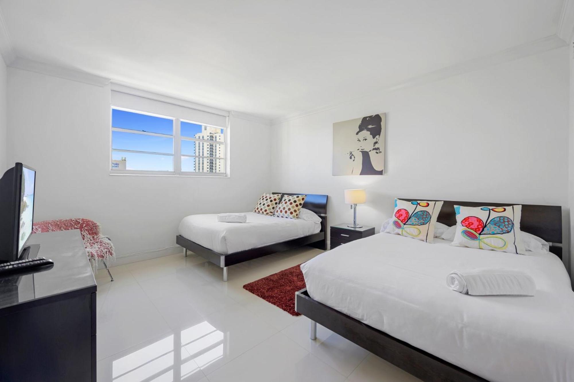 Apartment Spacious Of 2br - 2bth Near Of The Great Price