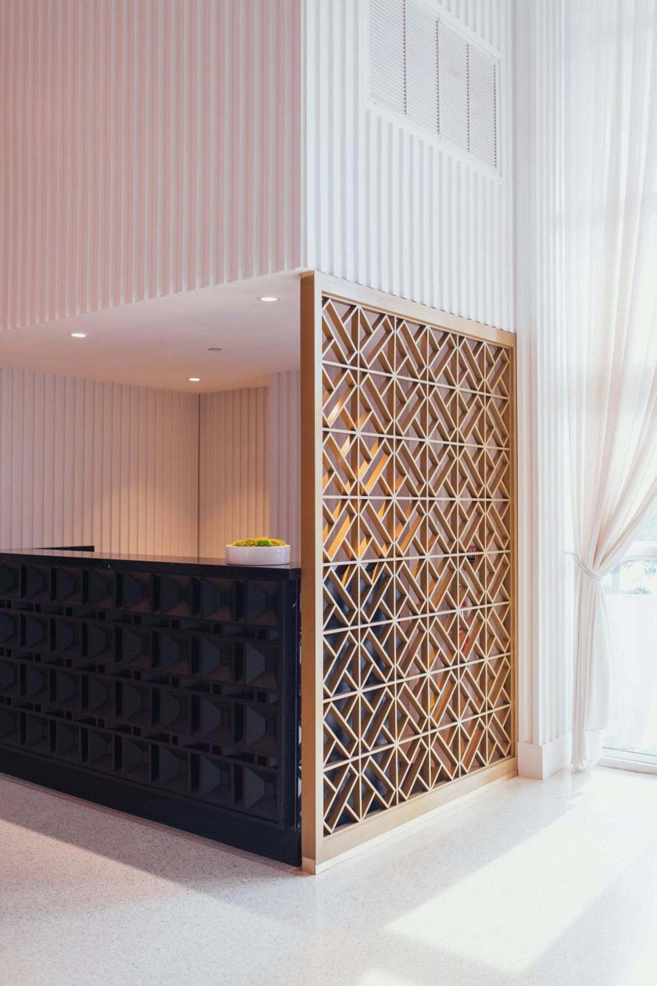 Cadillac & Beach Club, Autograph Collection 4*