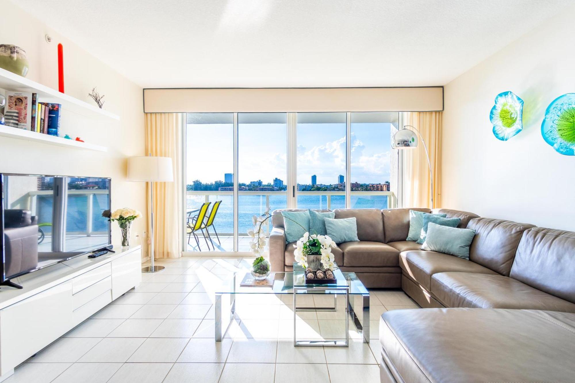 Golden Bay 56 * Miami Beach