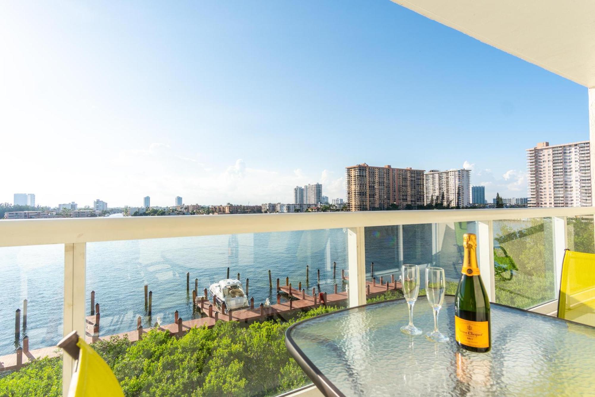 Golden Bay 56 Apartment