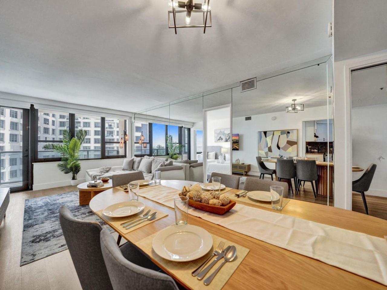 Beautiful Oceanview 2 Bedrooms, 2 Bathrooms With Service 709 Apartment Miami Beach
