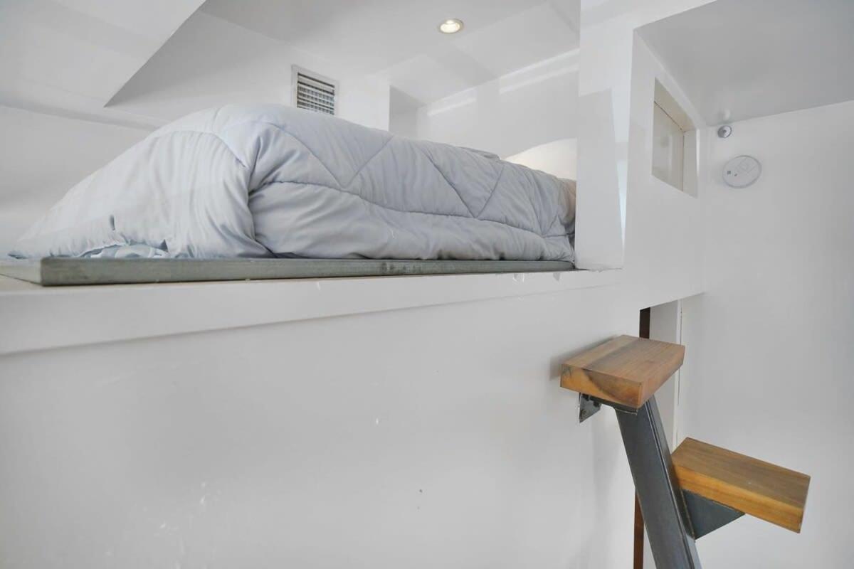 Large & Bright Sleep Up To 8 Only 2min From Ocean Apartment *