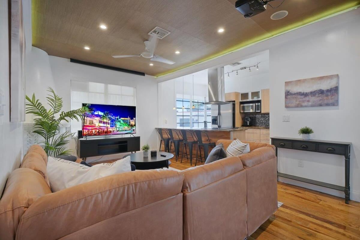 Large & Bright Sleep Up To 8 Only 2min From Ocean Apartment *